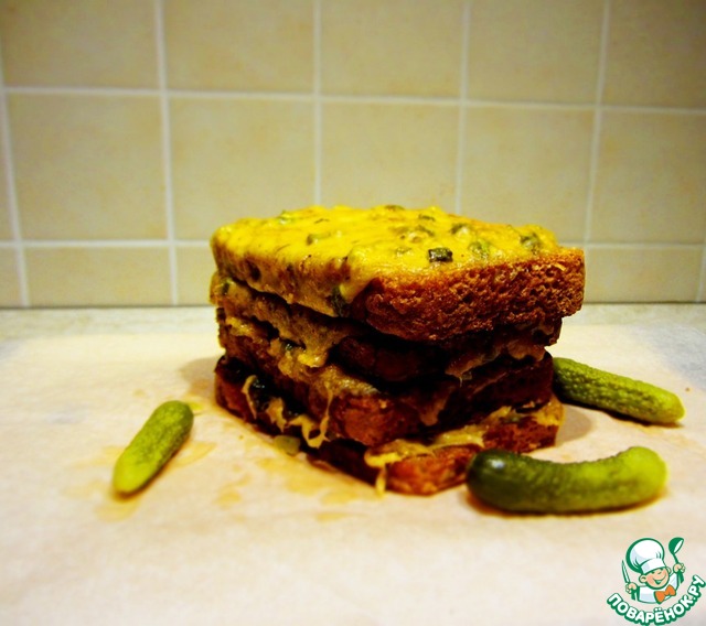 Ирландские сырно-чесночные гренки с корнишонами