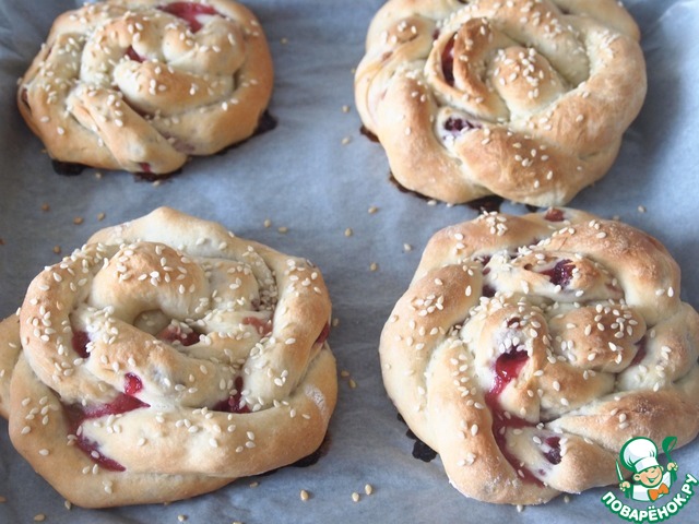 Muffins with wild strawberries