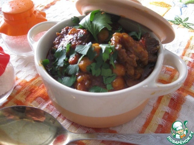 Beef goulash with chickpeas