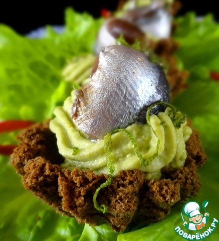Tartlets with avocado and anchovies