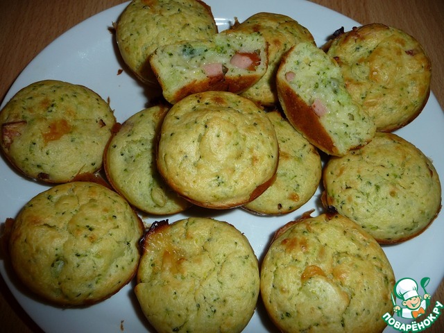 Muffins yogurt with broccoli
