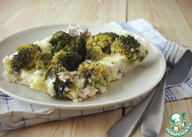 Rice casserole with chicken and broccoli