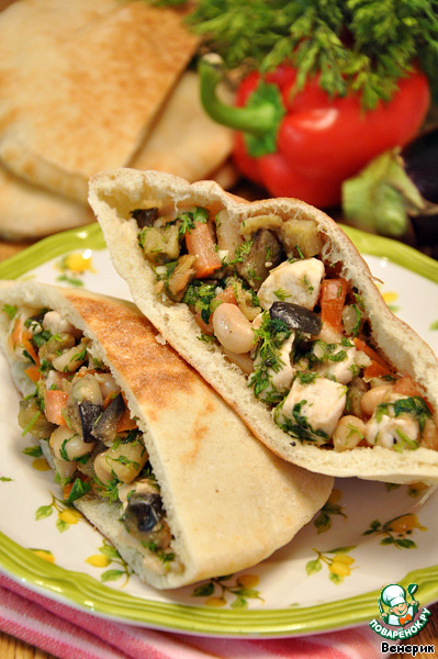 Pita stuffed with chicken breast, eggplant and beans