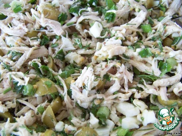 Salad with chicken and olives 