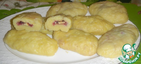 Knedli with white chocolate and cherries