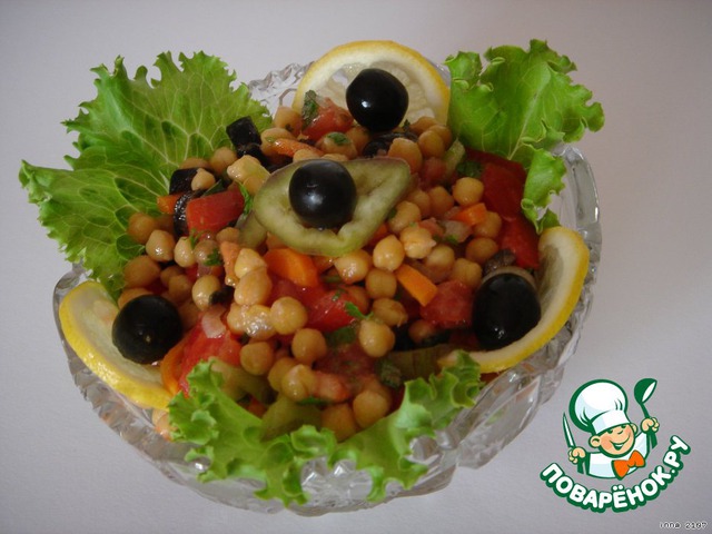 Salad of chickpeas with tomatoes