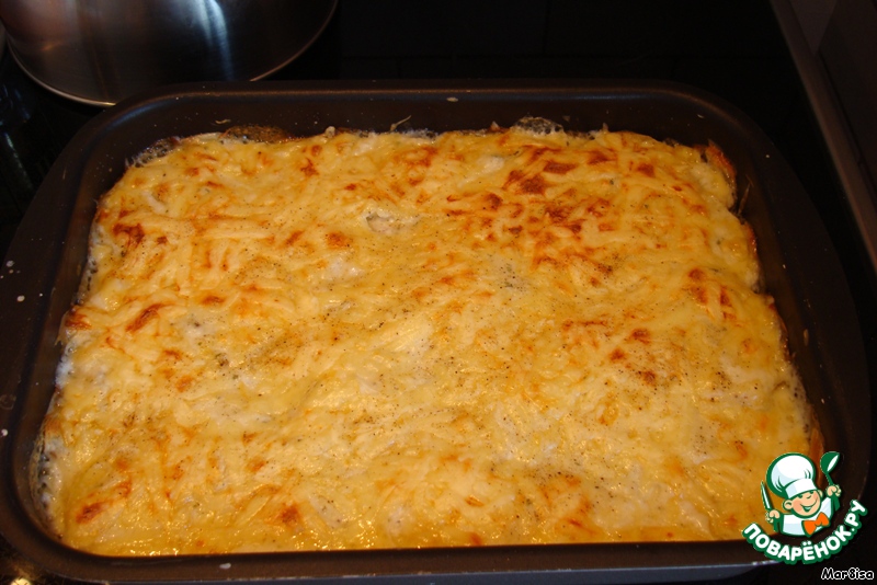 Casserole of potatoes with meat in the sauce 