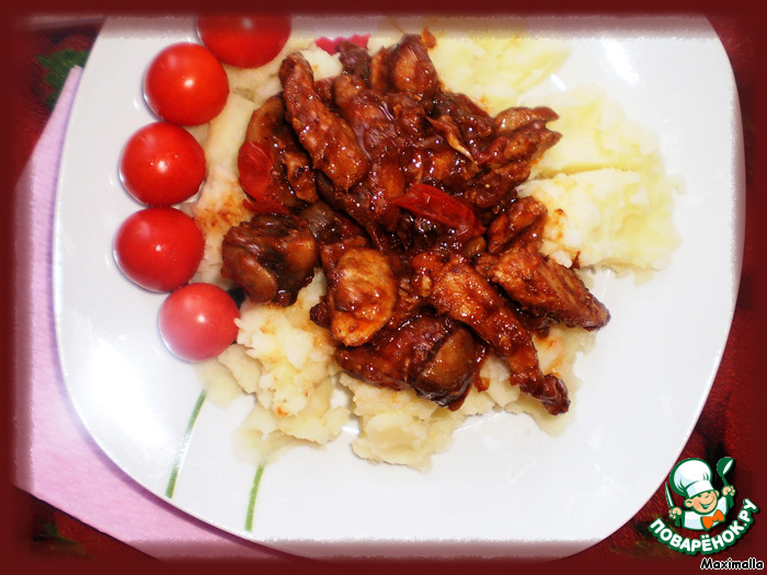 Chicken breast in sauce with mushrooms and tomatoes