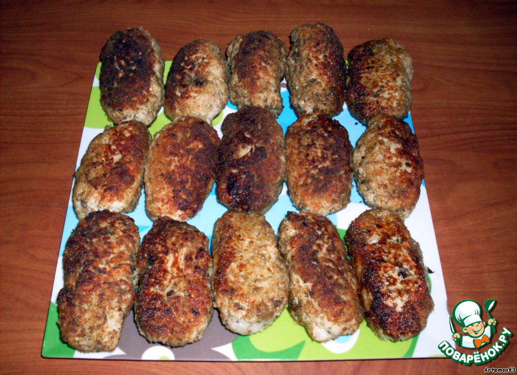 Chicken cutlets stuffed with mushrooms and cheese