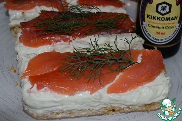 Cheesecake with salmon and cottage cheese