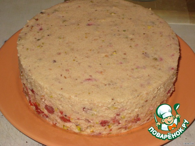 Strawberry-pistachio cake