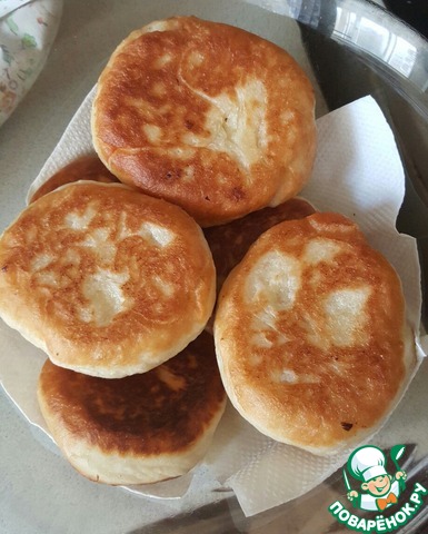 Fried pies with potatoes and onions