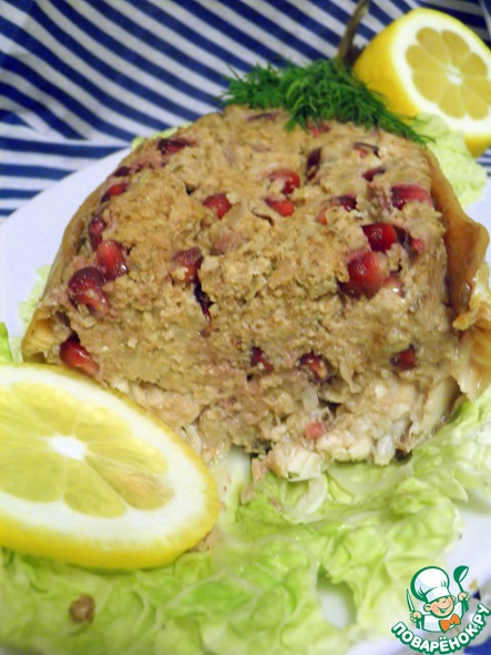 Cod (mackerel) with pomegranate and walnuts