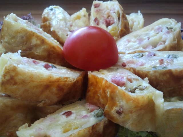 Roll with cheese and bacon