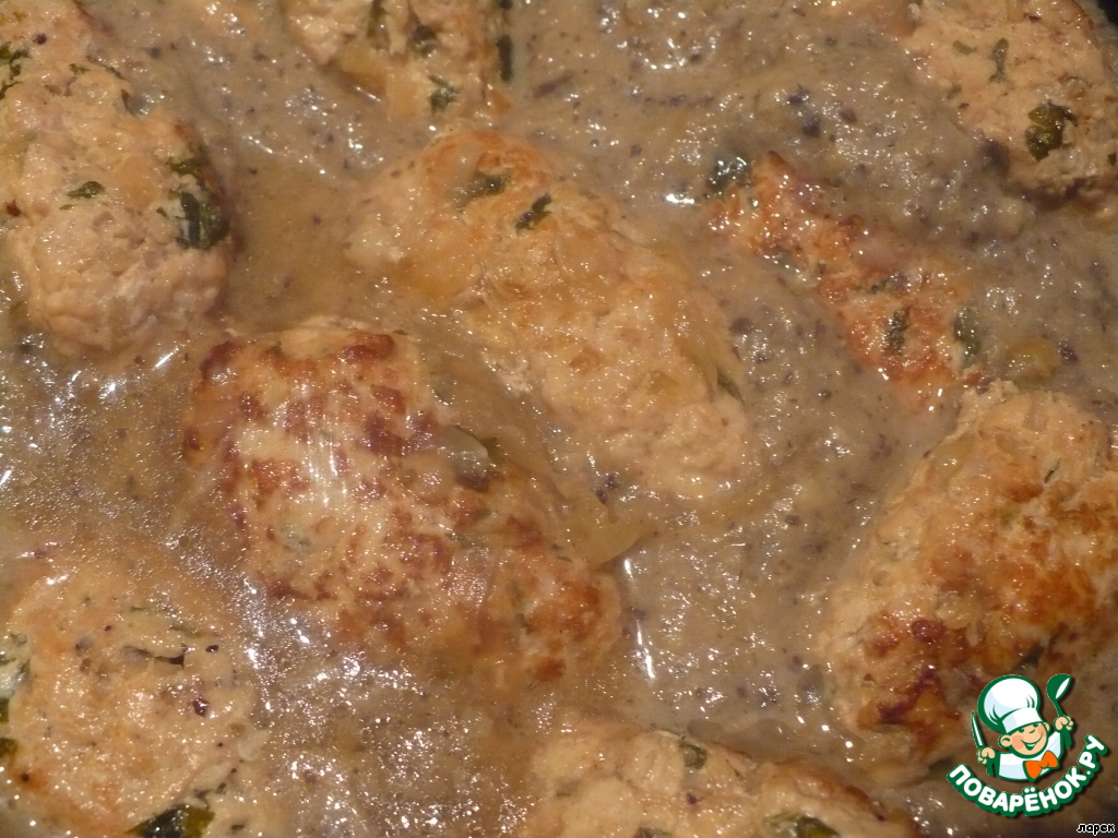 Chopped cutlets in onion sauce