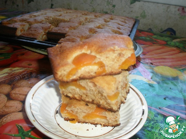 Quick pie with canned apricots