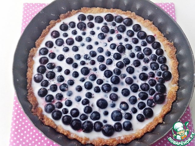 Pie with black currant