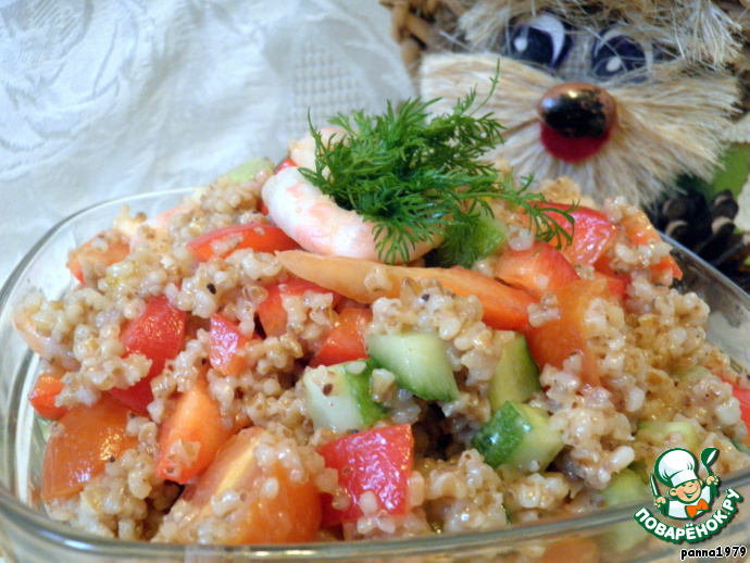 Salad with vegetables, shrimp and accoi