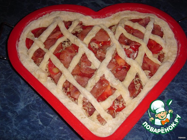 Potato pie with ham and tomatoes