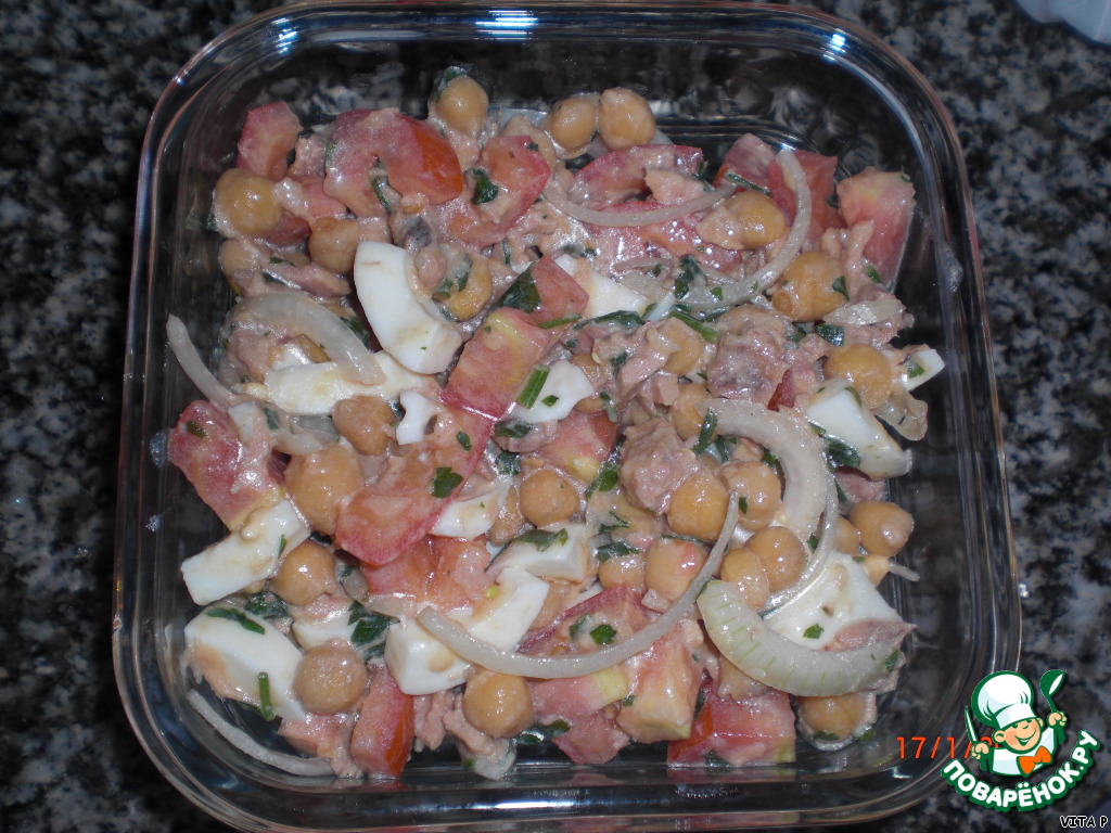 Portuguese salad of chickpeas