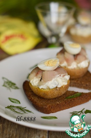 Baked potatoes with herring