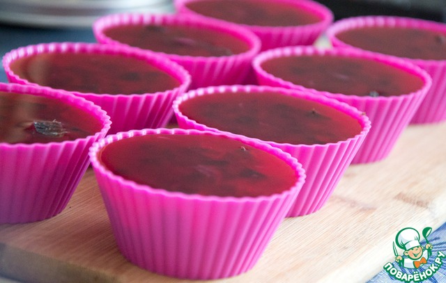 Aspic of beef with cranberry layer