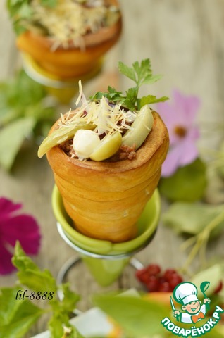 Cones made from bread dough stuffed with