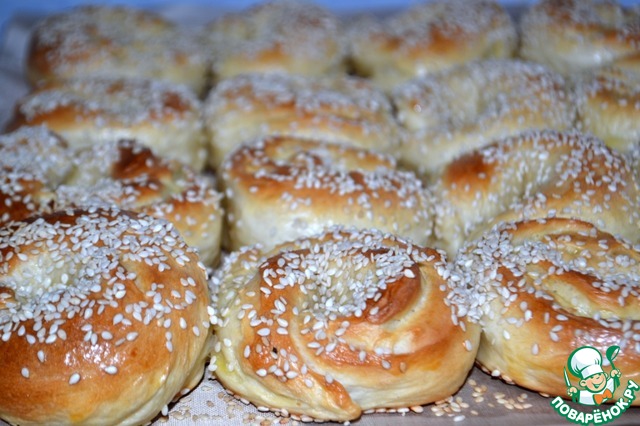 Homemade bagels with sesame seeds