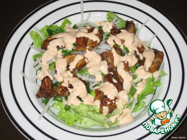 Salad of rice noodles and mushrooms in batter