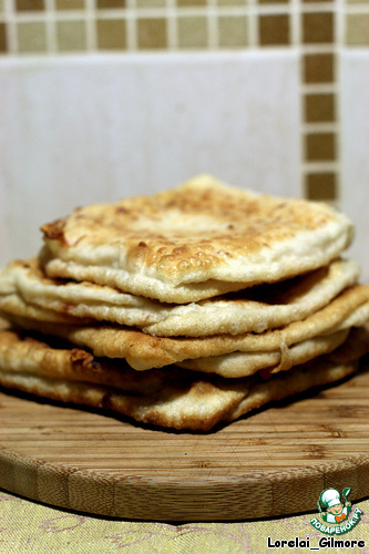 Yeast cakes with cheese and cheese