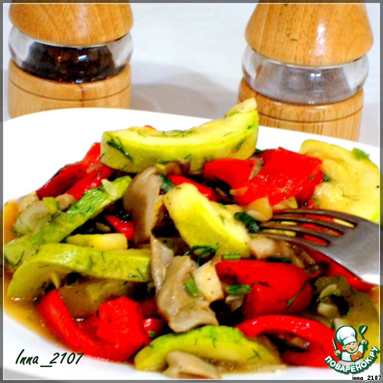 Zucchini with mushrooms and peppers