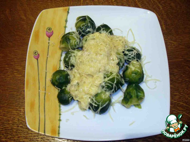 Brussels sprouts with sauce