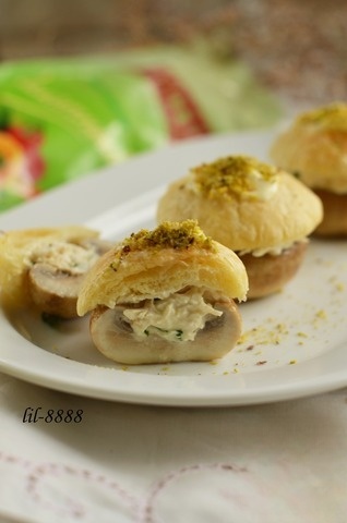 Appetizer of mushrooms with chicken
