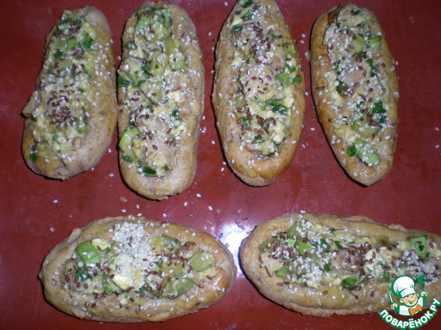 Bread boats with chicken and zucchini