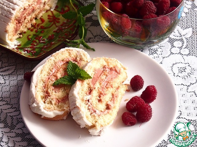 Roll with raspberry ganache