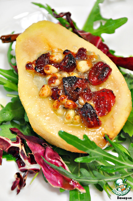 Pears baked with blue cheese