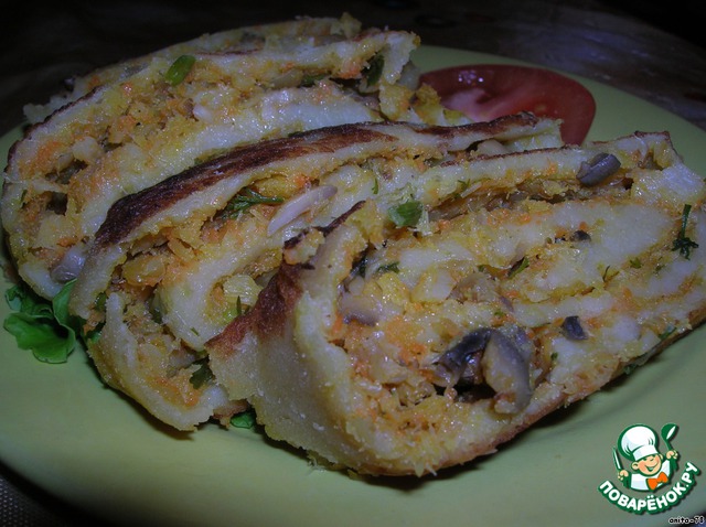 Рулет из картофельного теста с рыбно-грибной начинкой