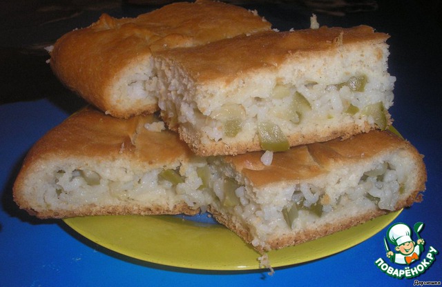 Pie with rice and pickles