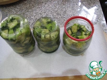 Скорая закуска из маринованных кабачков
