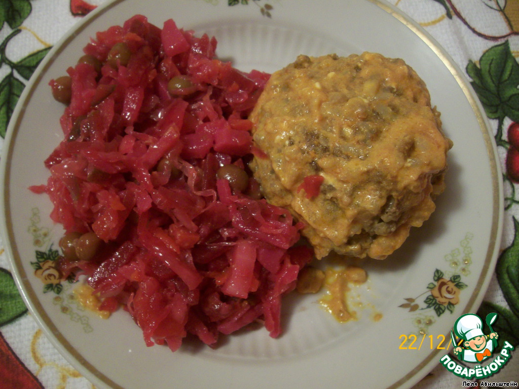 Meatballs baked in sour cream