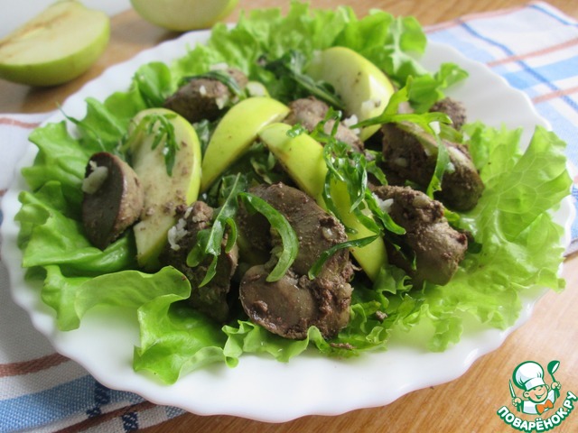 Warm salad with chicken liver