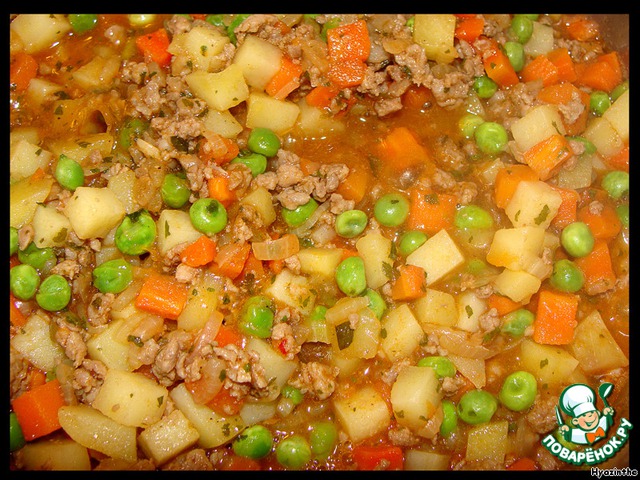 Minced meat with onions and vegetables