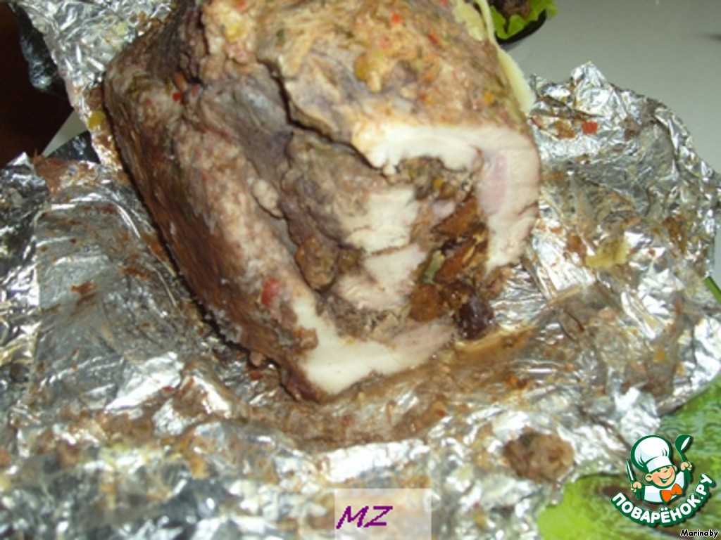Буженина с черносливом и сыром