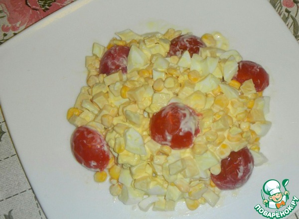 Egg salad with cherry tomatoes