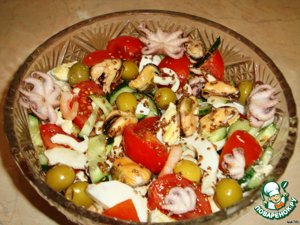 Seafood salad and vegetables