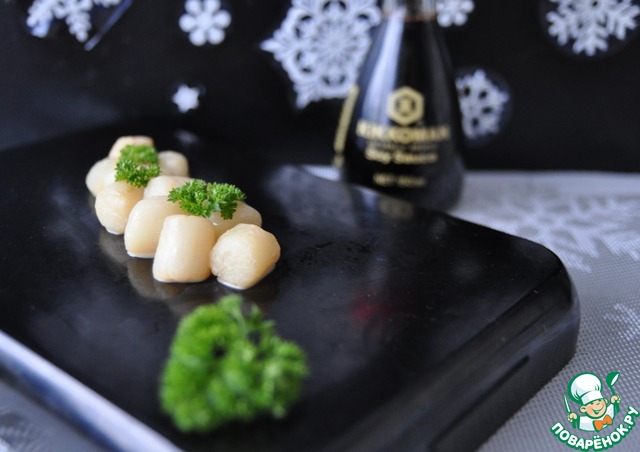 Scallops in mustard marinade