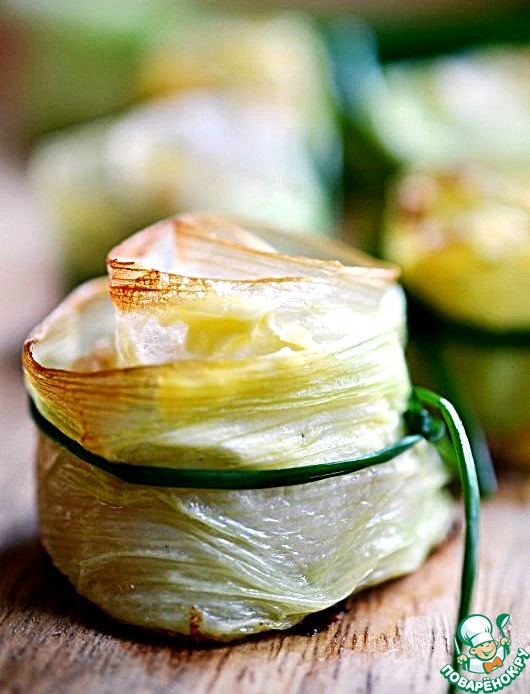 Rolls baked fish with leeks