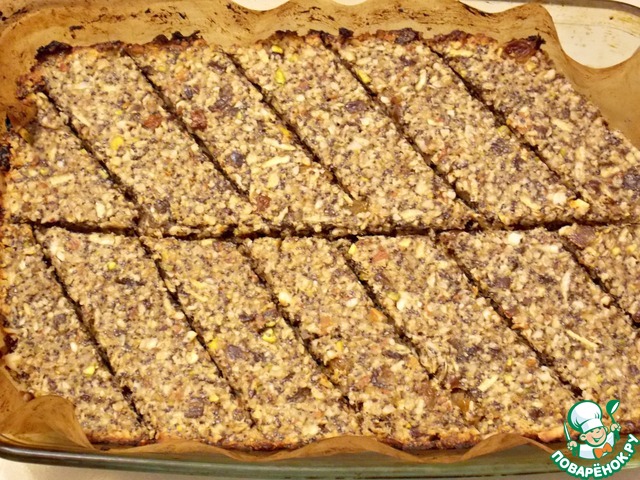 Oat-nut bars with poppy seeds