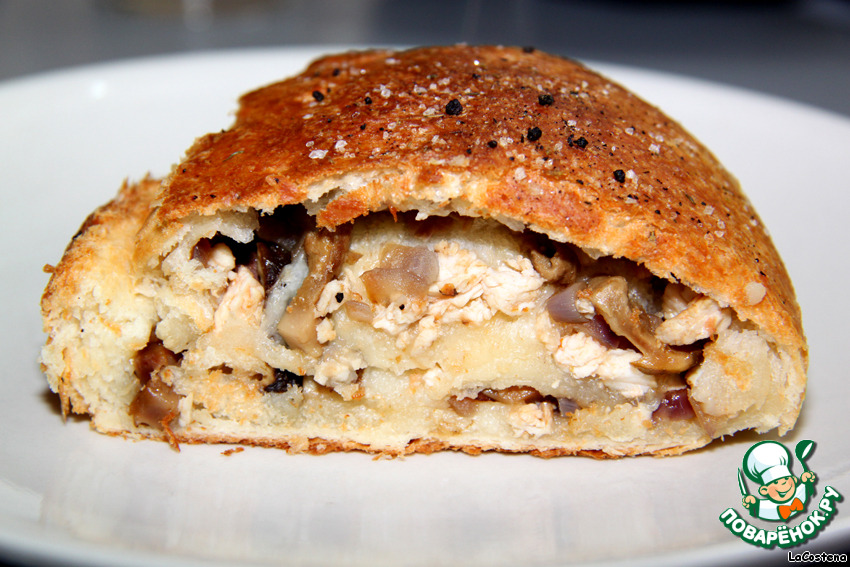 Strudel with mushrooms and chicken