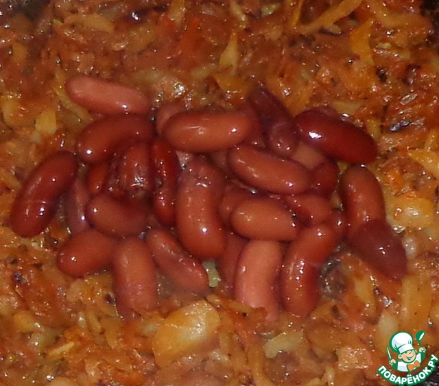 Braised cabbage with beans